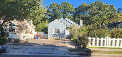 Building Photo - 136 Constitution Dr