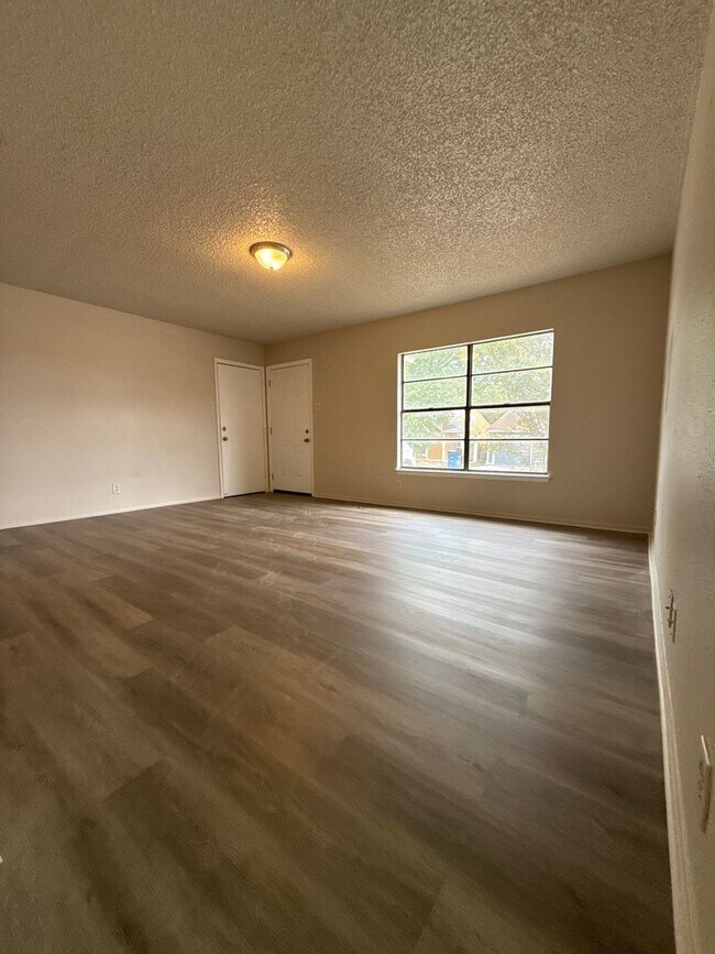 Foto del edificio - 4315 Lehman Dr