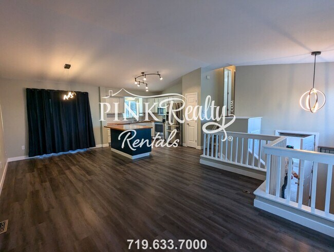 Foto del edificio - 6541 Charter Dr