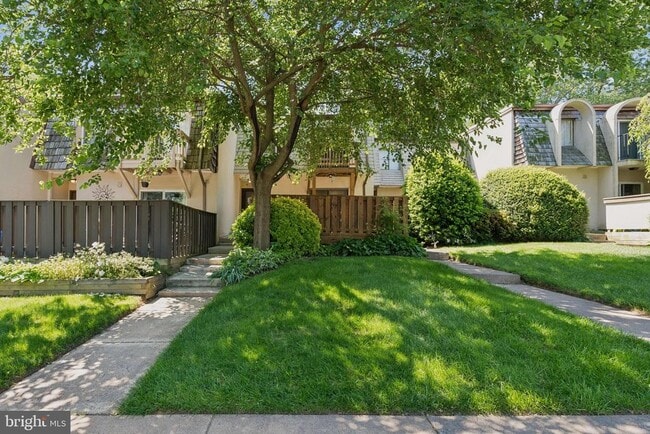 Building Photo - 1662 Valencia Way