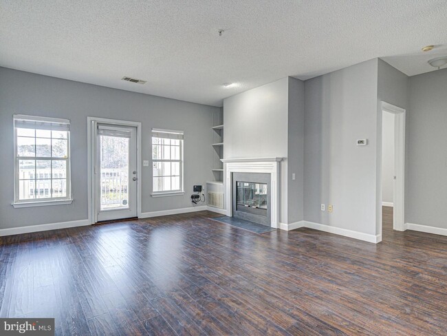 Building Photo - 1724 Lake Shore Crest Dr