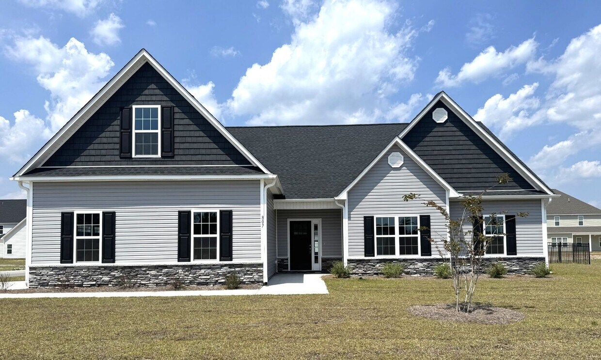 Building Photo - Like-New 4BR Home in Stateside with Pool Access & Side-Load Garage