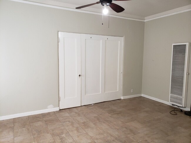 Building Photo - 723 E 3rd St