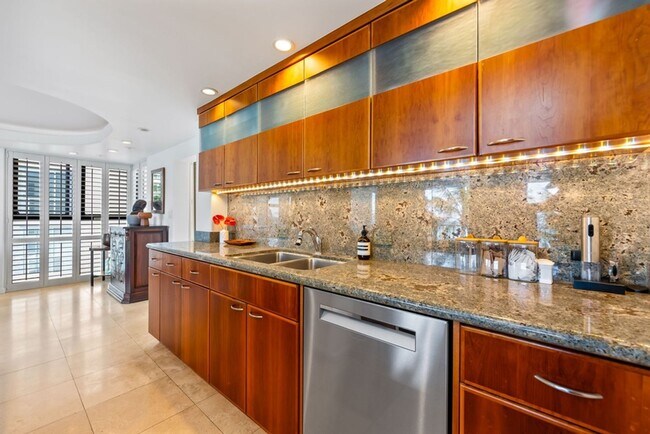 Foto del edificio - Kaimana Views by Gather: Stunning Ocean & Park Views