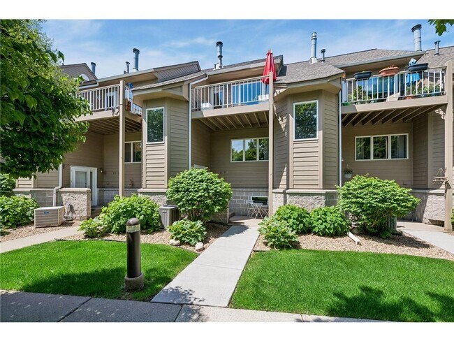 Foto del edificio - 2831 Kenwood Isles Dr