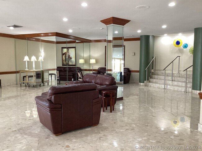 Foto del edificio - 100 Golden Isles Dr