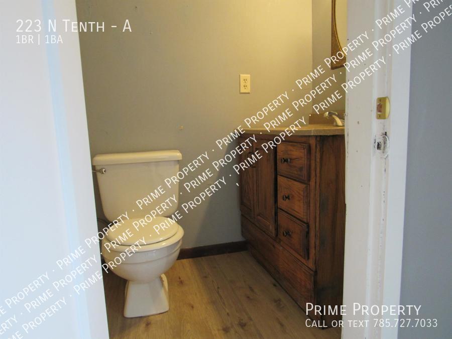 223 N Tenth St Unit A, Salina, KS 67401 Room for Rent in Salina, KS