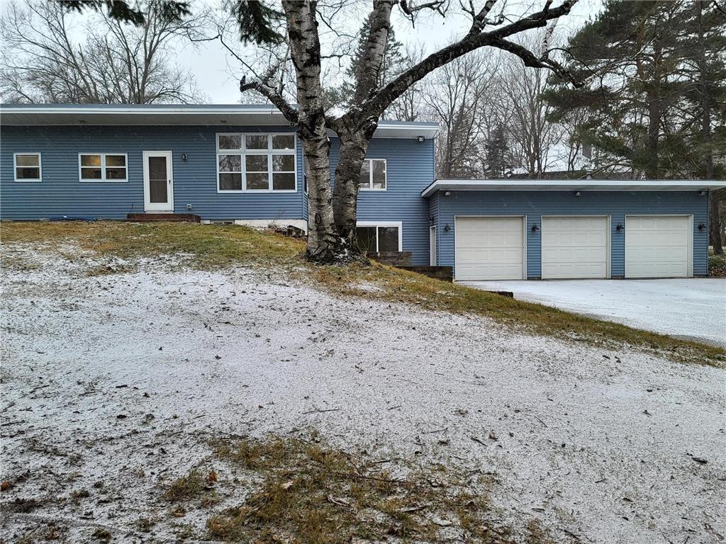 Primary Photo - 915 Wayzata Blvd