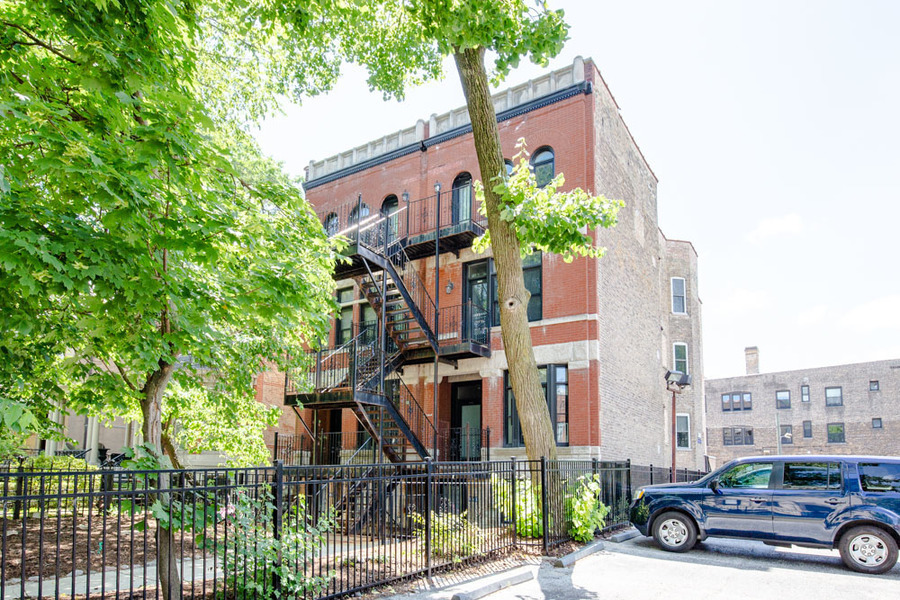 Primary Photo - 649 W Deming Pl