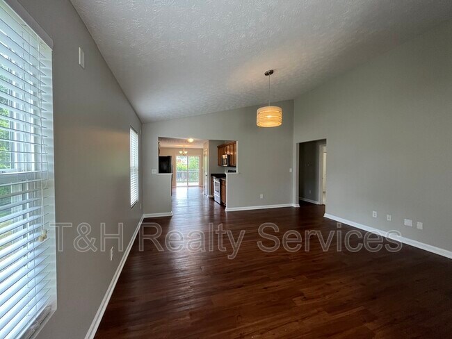 Building Photo - 4334 Round Lake Bend