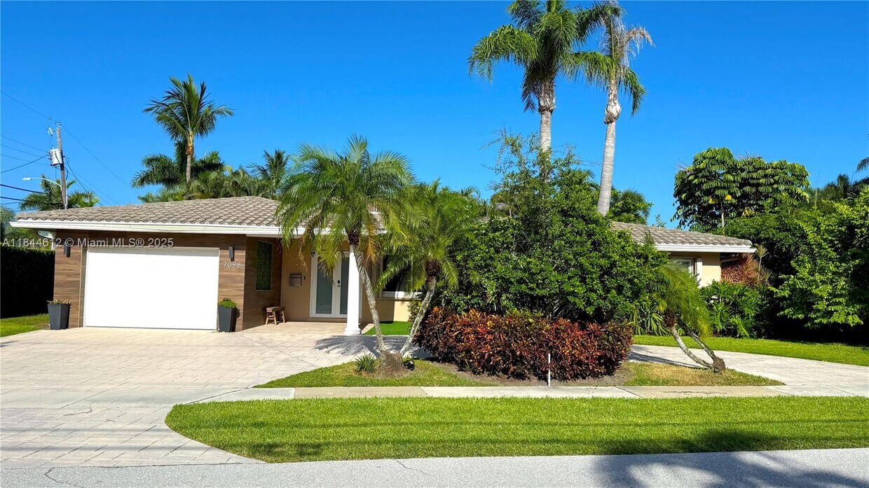 Foto principal - 7098 NE 7th Ave