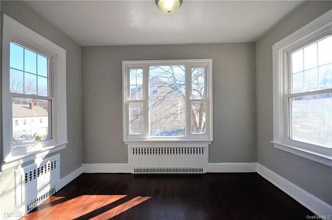 Building Photo - 3 br, 1.5 bath House - 38 Sunrise Ter