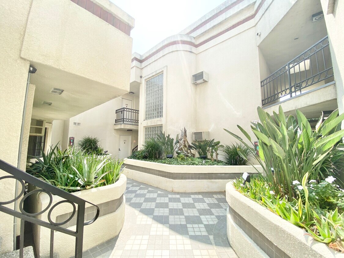 Foto principal - 5105 Inglewood Blvd