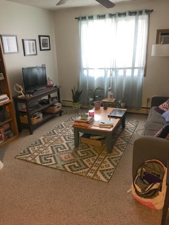 Foto del edificio - 318 Finkbine Ln.