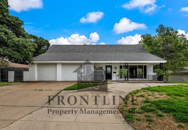Foto del edificio - Coming soon! Renovated 3/1.5/2 in highly d...