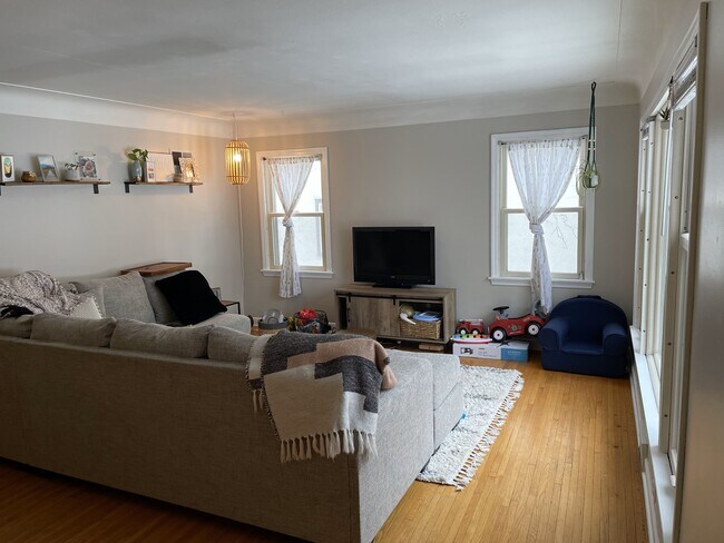 sala de estar - 5349 Portland Ave