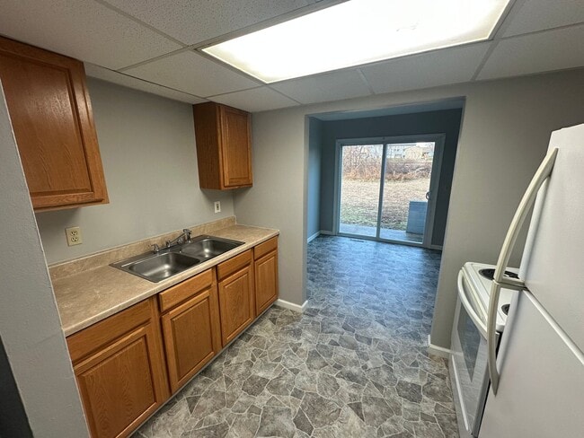 Building Photo - 1572 Elizabeth St