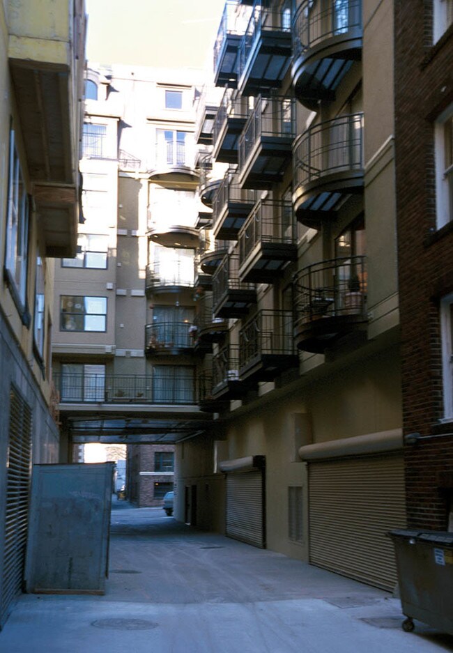 Vista alternativa del edificio 4 - Montreux Condos