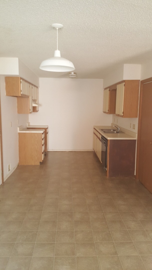 Foto del edificio - Great 3 Bed 2 Bath 2 Car Garage Flat Duple...