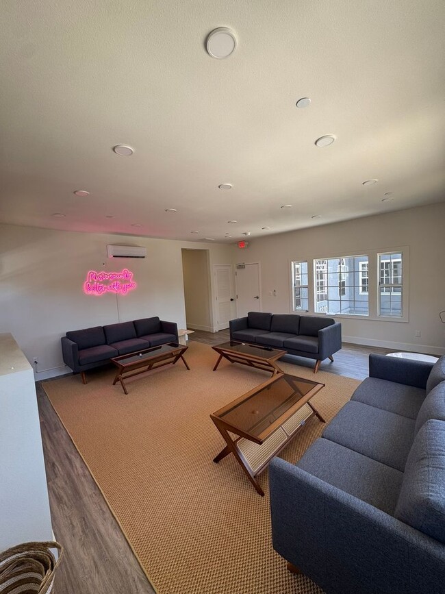 Building Photo - 1310 S Gramercy Pl