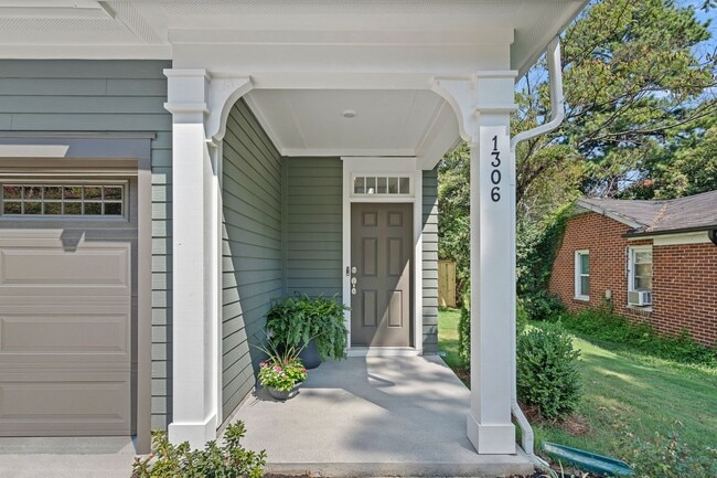 Photo - Minutes to Uptown, NoDa & Camp North End Townhome