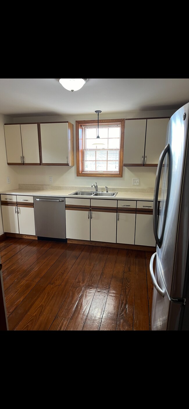 Foto del edificio - 419 Falmouth Rd