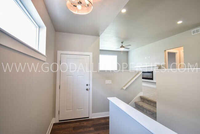 Foto del edificio - 342 N Warrior Ln