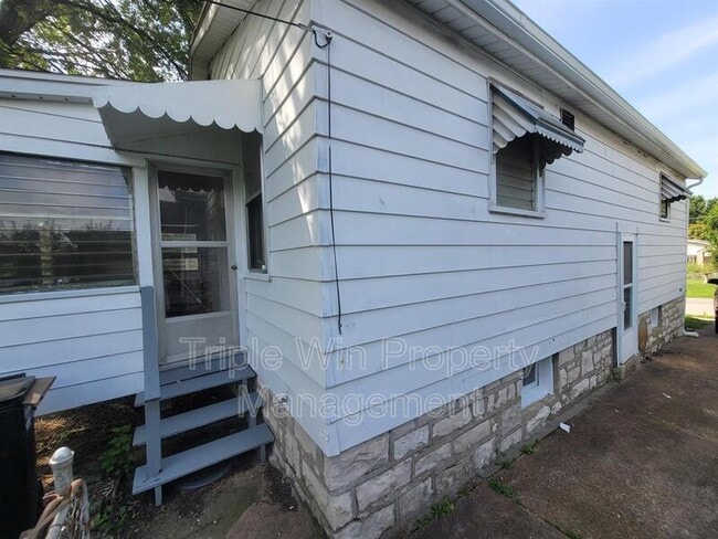 Building Photo - 4891 Hummelsheim Ave