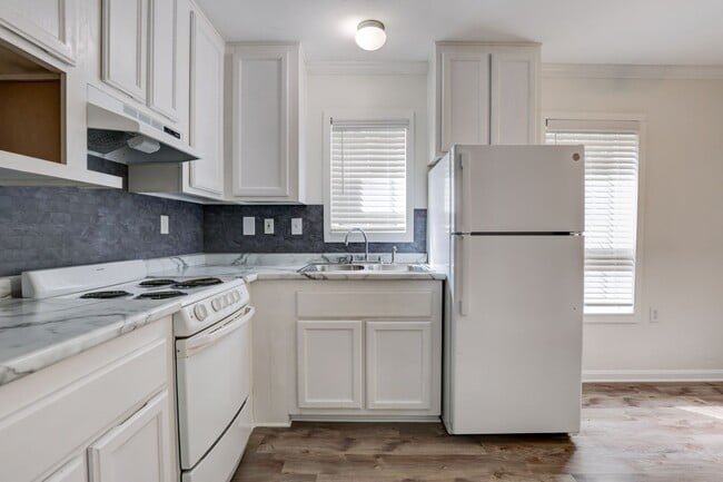 Building Photo - 1 bedroom/ 1 bathroom available 03/01!