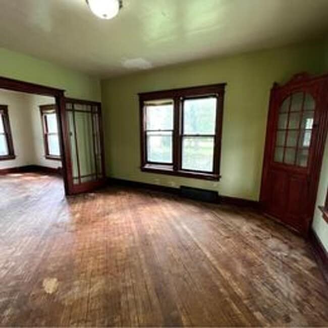 Building Photo - 2811 IA-1