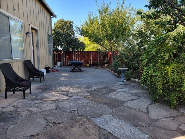 Foto del edificio - 3973 Louis Krohn Dr