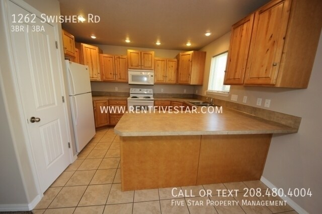 Building Photo - Rest of Month Free! Incredible Twinhome Av...