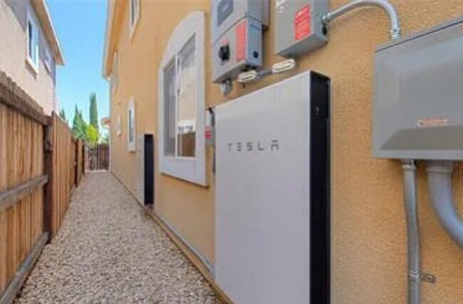 Building Photo - 6014 Fair Ave