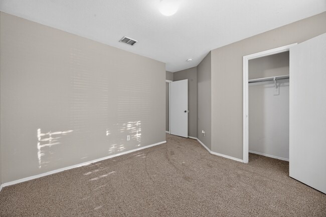 Foto del edificio - 1432 Oak Hollow Ln