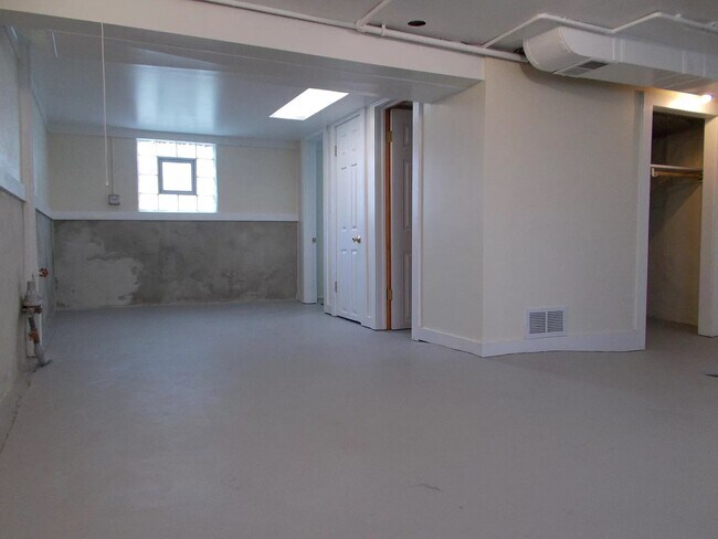 Building Photo - 7207 Carolina Ave