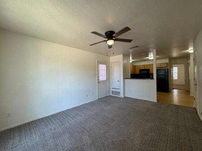 Foto del edificio - 4402 Jeff Scott Dr