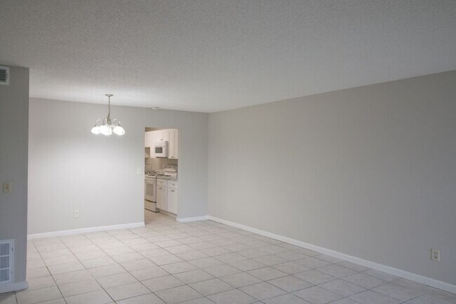 Building Photo - 605 Northlake Blvd