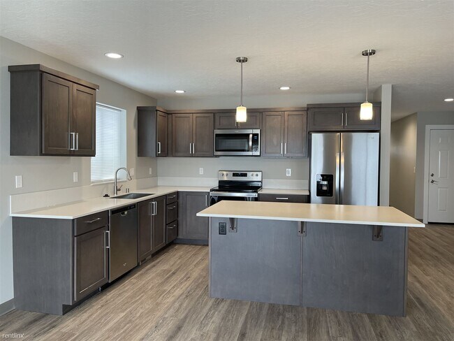 Building Photo - 3 br, 2 bath Duplex - 1221 North Coach Drive