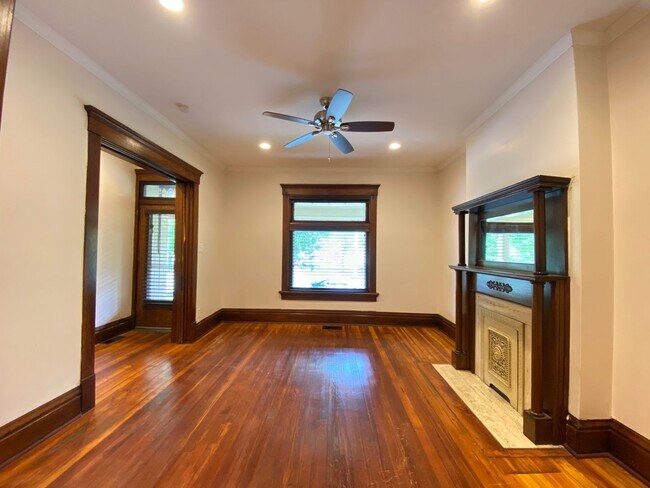 Foto del edificio - Hunter Ave 1045-1047 GW2