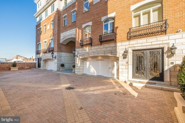 Building Photo - 622 Ponte Villas N