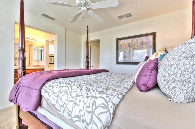 Foto del edificio - 449 Constantine Ct