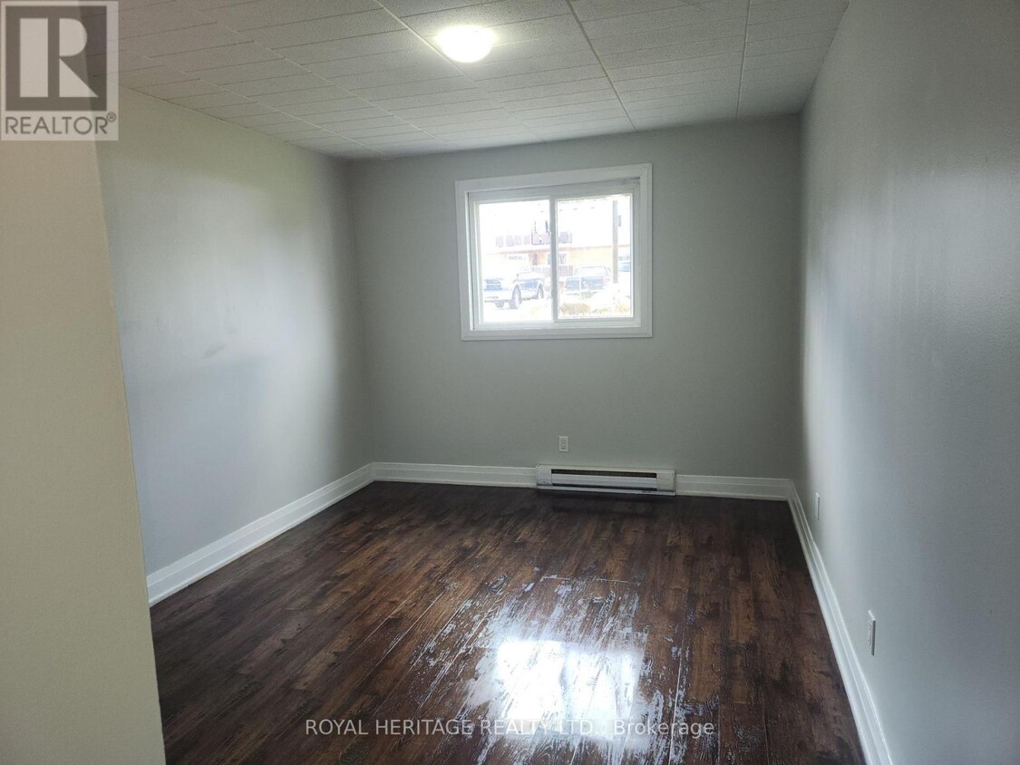 Photo du bâtiment - 8800 Willoughby Dr