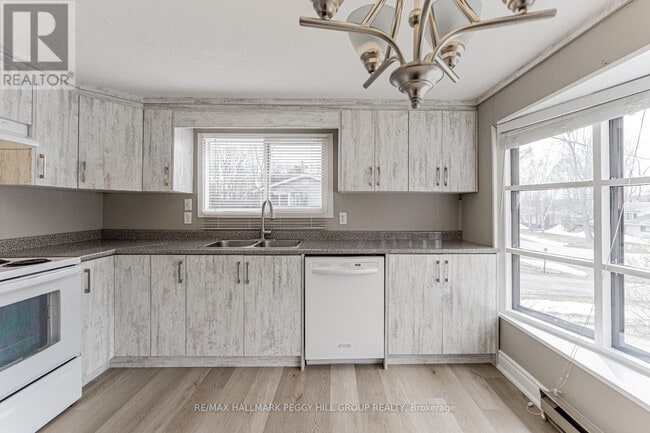 Building Photo - 20 Sarna Dr