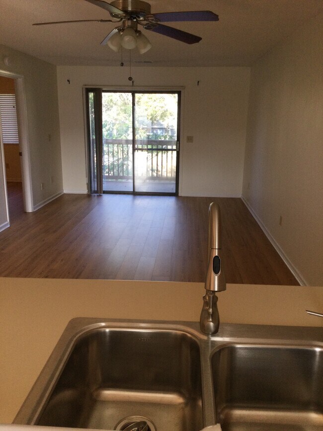Foto del edificio - 3711 St Johns Ct