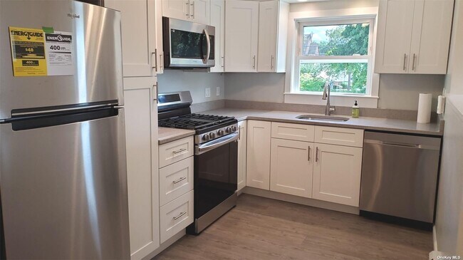 Building Photo - 1005 Rosegold St