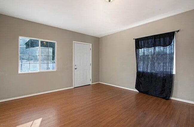 Building Photo - 658 Sheridan Way
