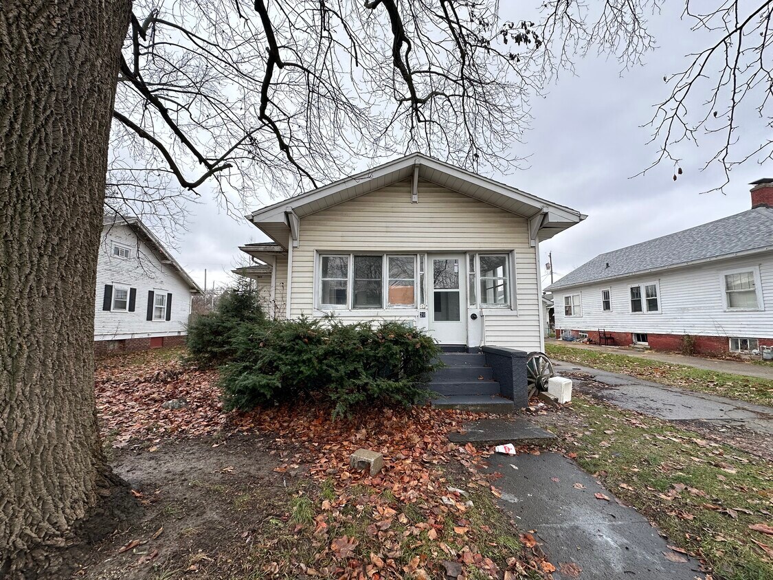 28 Delaware Ave, Danville, IL 61832 House Rental in Danville, IL