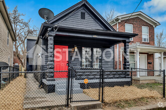 Building Photo - 2206 W Ormsby Ave