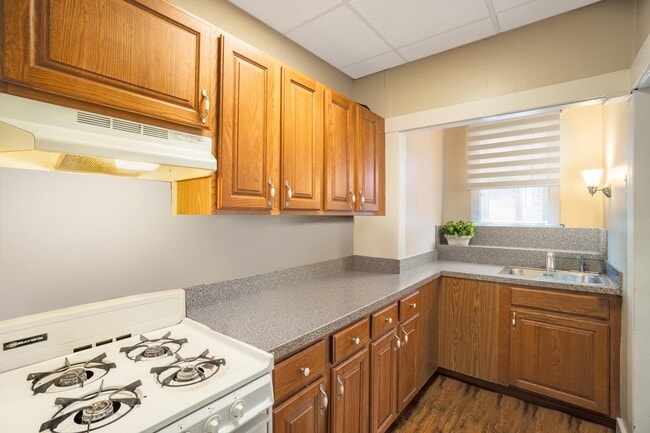 Kitchen - 170 W College St