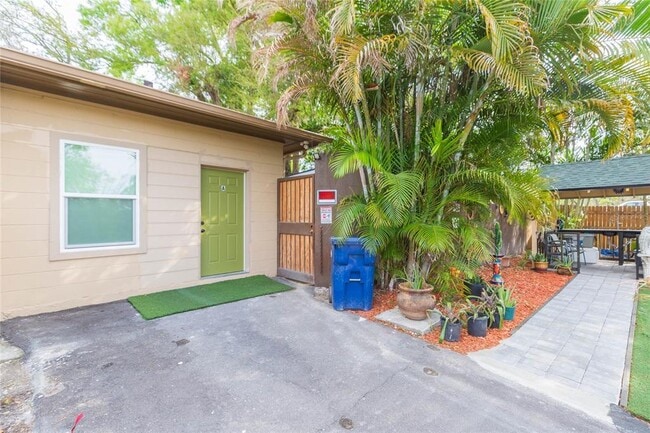 Building Photo - 4906 Riverhills Dr